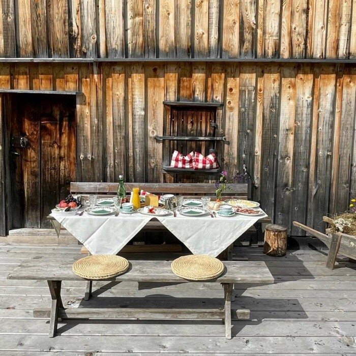Bergfrühstück in Lech - Alphütte am Arlberg - Wanderurlaub in Österreich