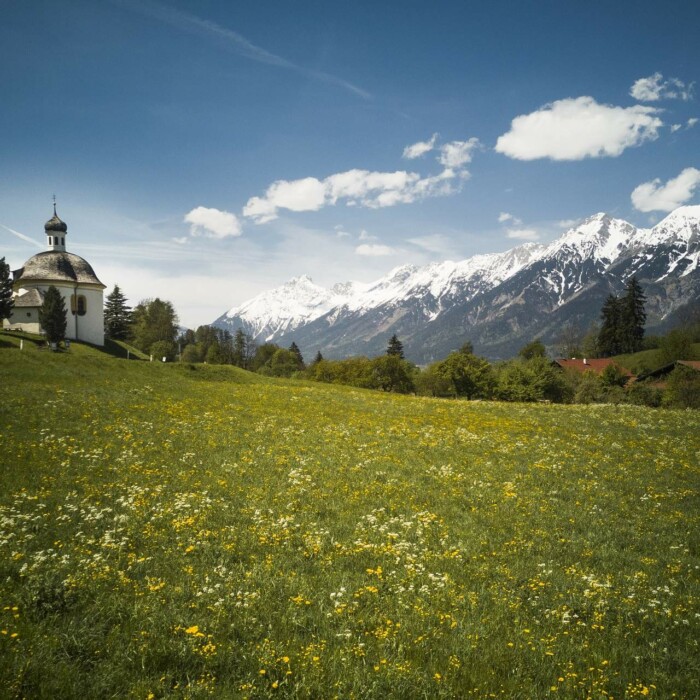Wattens im Frühjahr - Kapelle - Sommerurlaub in den Bergen