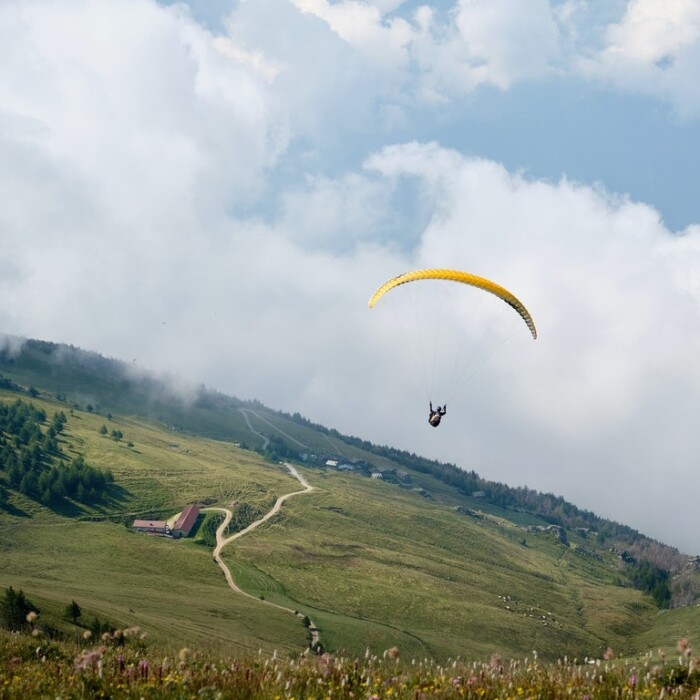 Paragliding in den Bergen - Sommerurlaub in Österreich - Outdoor Anbieter - Lechtaler Alpen