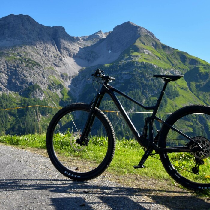 Mountainbiken in den Bergen in Österreich - Biketour am Arlberg und Tiroler Lechtal - Aktivurlaub mit Mountainbike - Lech Valley Lodge