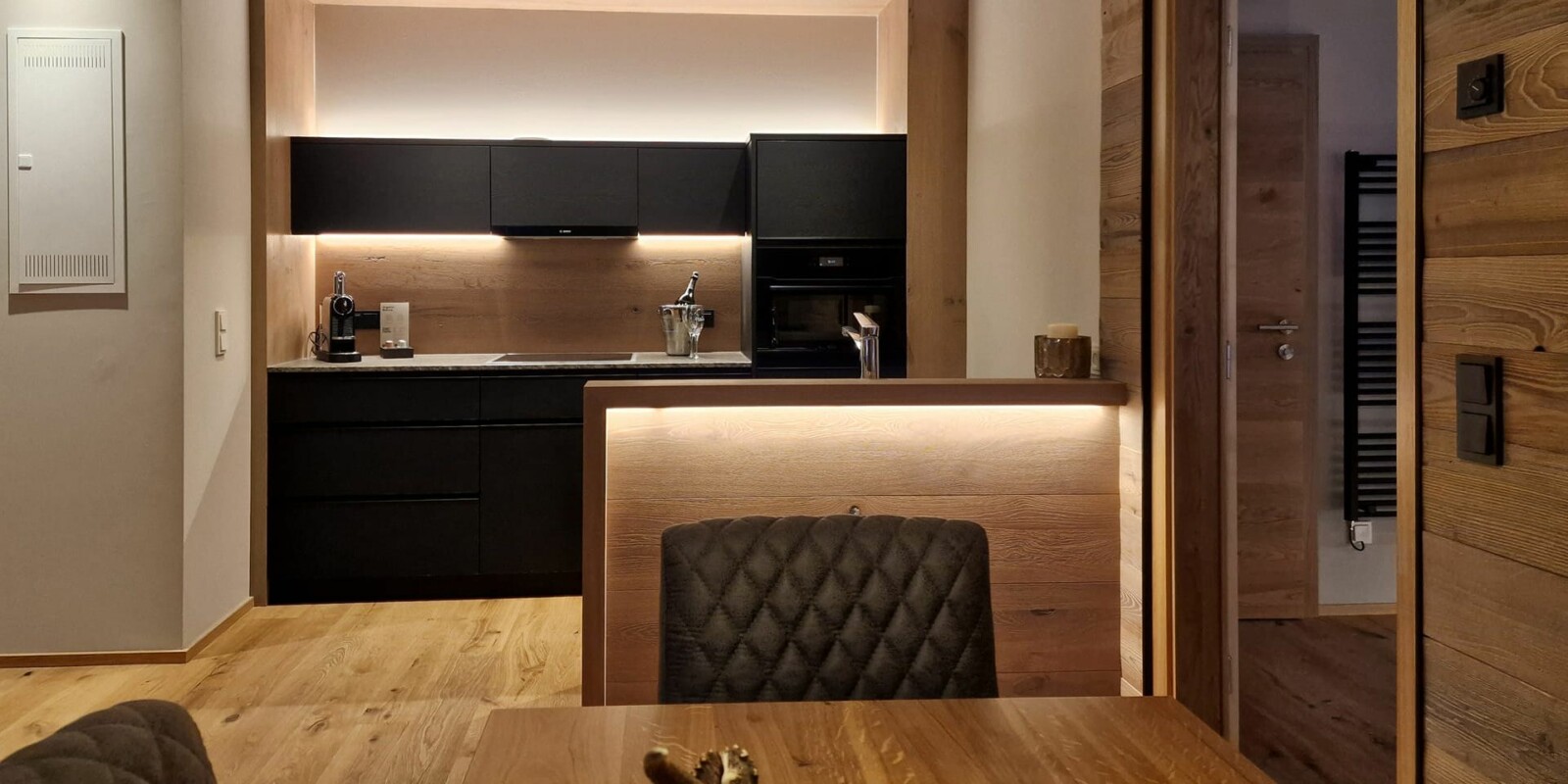 Küche in der Lodge - Lech Valley Lodge in Warth am Arlberg in Österreich