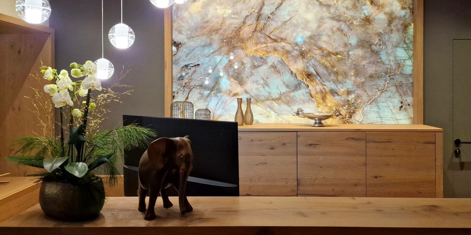 Boutique Hotel Österreich - Hotel Rezeption - in Warth am Arlberg direkt im Skigebiet - NEU