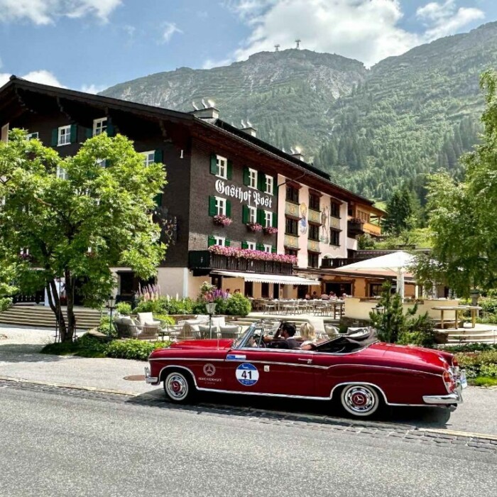 Arlberg Classic Car Rally 2026 in Lech am Arlberg - Oldtimer Mercedes - 220 S Cabriolet - Baujahr 1957 - 106 PS - Hotel Post in Lech am Arlberg