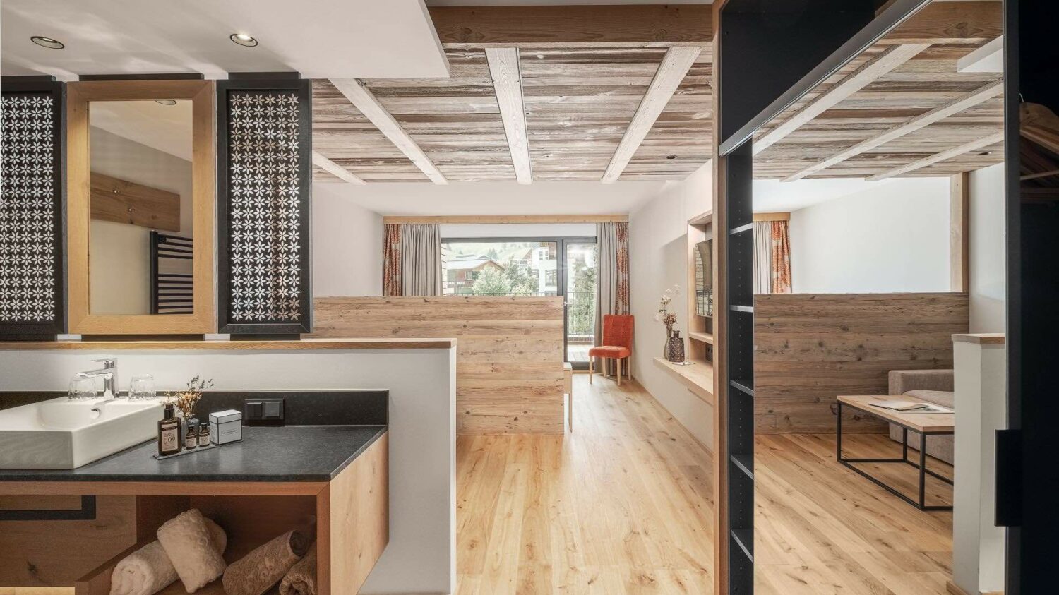 Junior-Suite - NEU: Hotel Warth m Arlberg in Österreich - Lech Valley Lodge - für 2 - 3 Personen