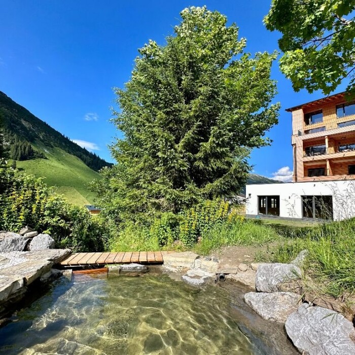Kneipp Anlage im Sommer - Lech Valley Lodge in Warth am Arlberg