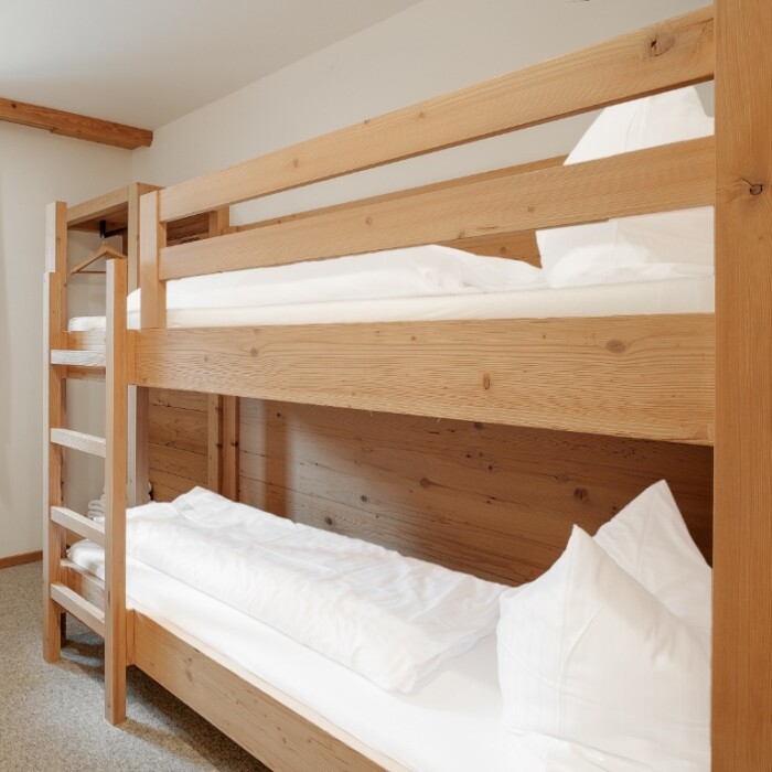 Suite Birkenwald - Neu im Hotel Warth am Arlberg in Österreich - Kinderzimmer mit Stockbett