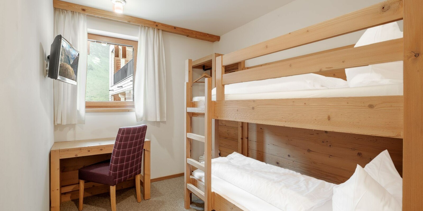 Suite Birkenwald - Neu im Hotel Warth am Arlberg in Österreich - Kinderzimmer mit Stockbett