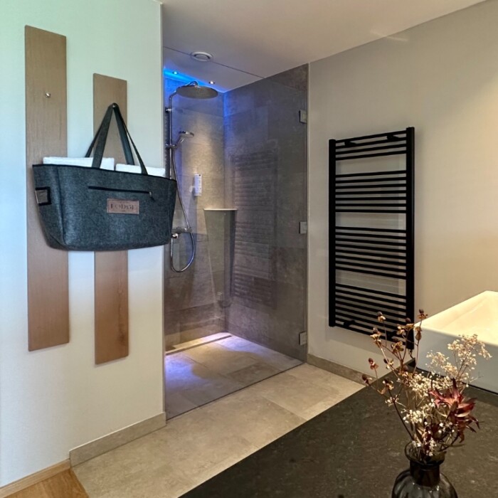 Alpen-Chalet in Österreich - NEU am Arlberg für 6 - 9 Personen - Bad mit Dusche