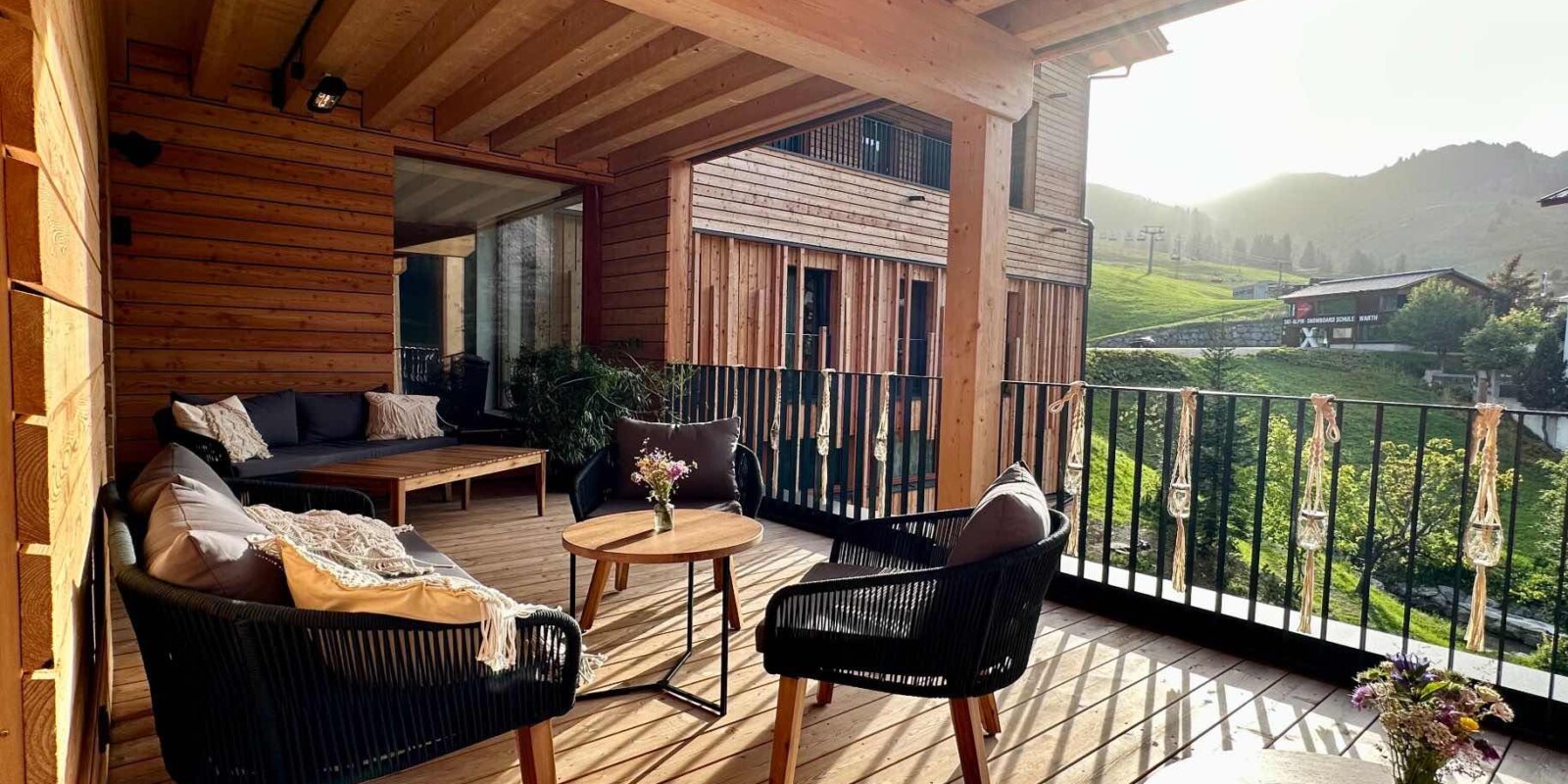 NEU Alpen-Lounge - die beste Bar am Arlberg in der Lech Valley Lodge