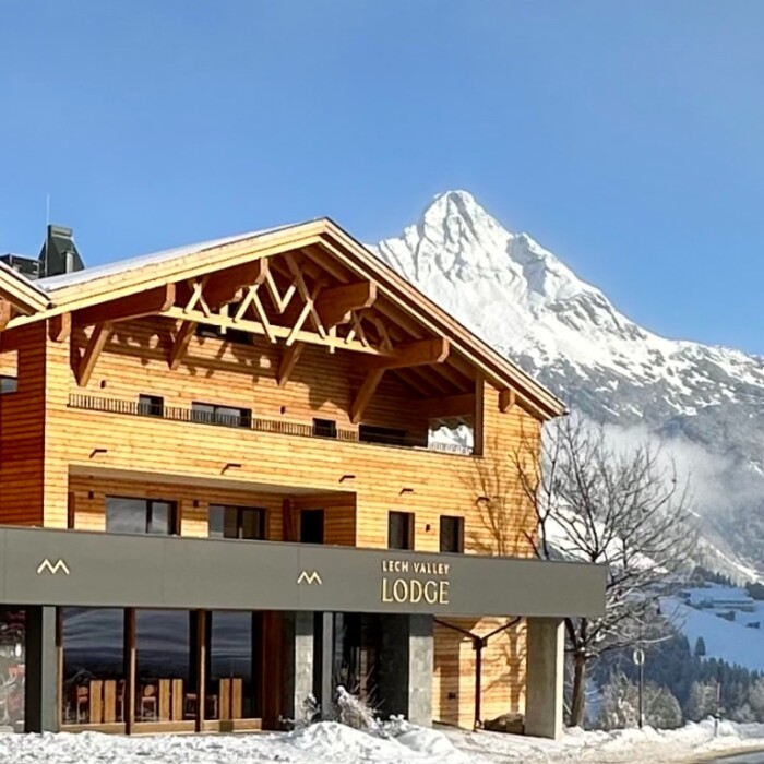 Bergchalet in Österreich - NEU und einzigartig am Arlberg in Österreich - Luxus-Chalet mit 140 m2 auf 2 Etagen, 3 Schlafzimmer, 3 Bäder und großem Wohnzimmer mit Balkon, Küche und Essbereich