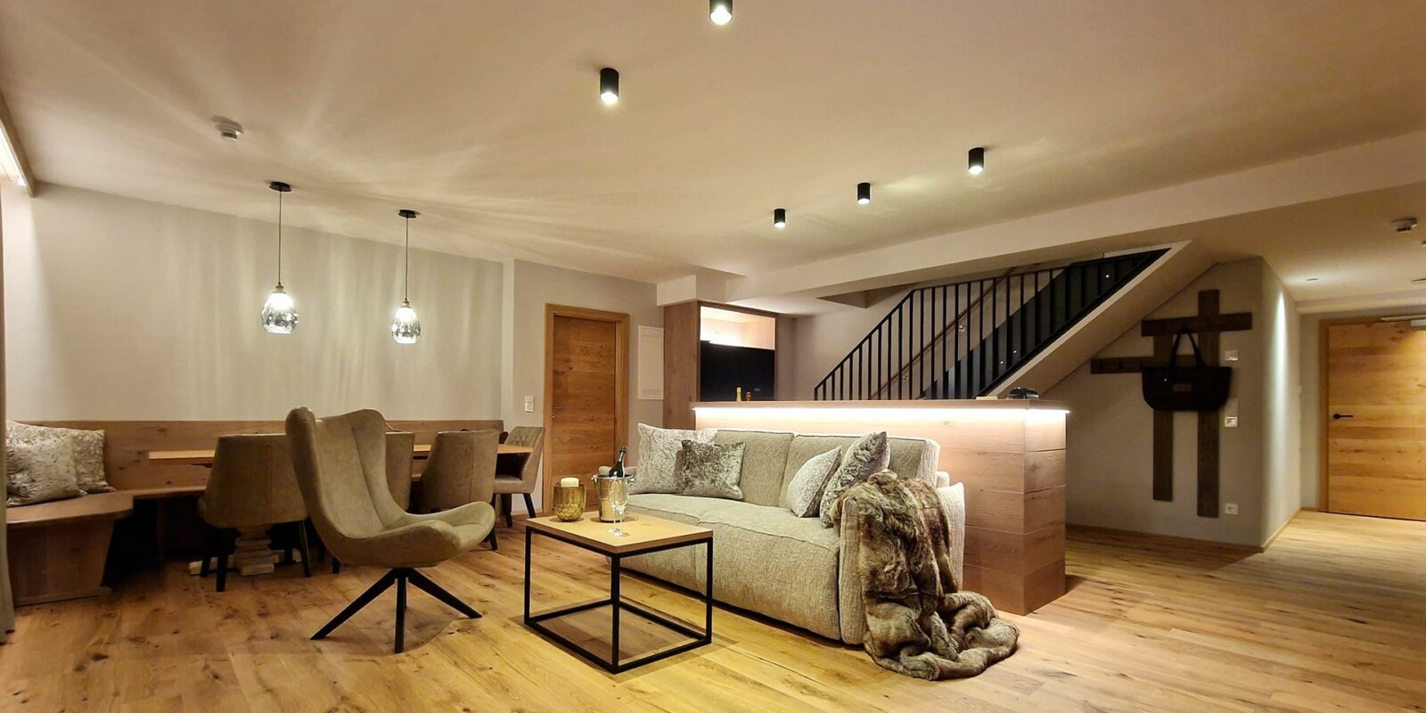 Bergchalet in Österreich - Wohnbereich für 6 - 9 Personen - Luxus pur am Arlberg