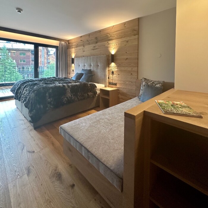 Luxus-Lodge am Arlberg - Schlafzimmer mit 2 Zustellbetten - Bad/Dusche/WC