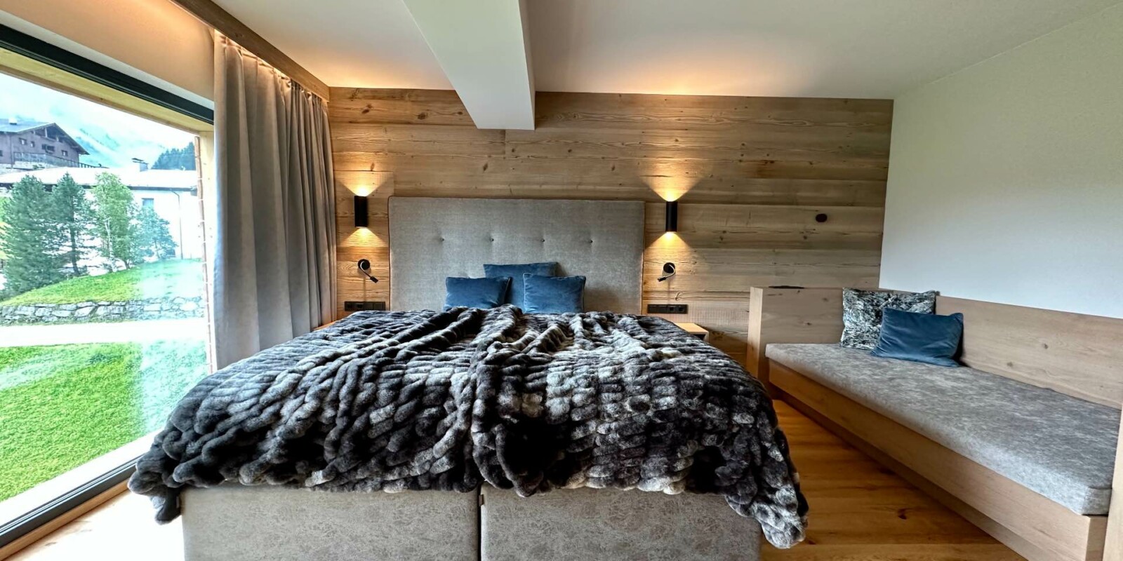 Luxus-Lodge in Österreich für 6 - 9 Personen - Schlafzimmer mit Boxspringbett und Zustellbett