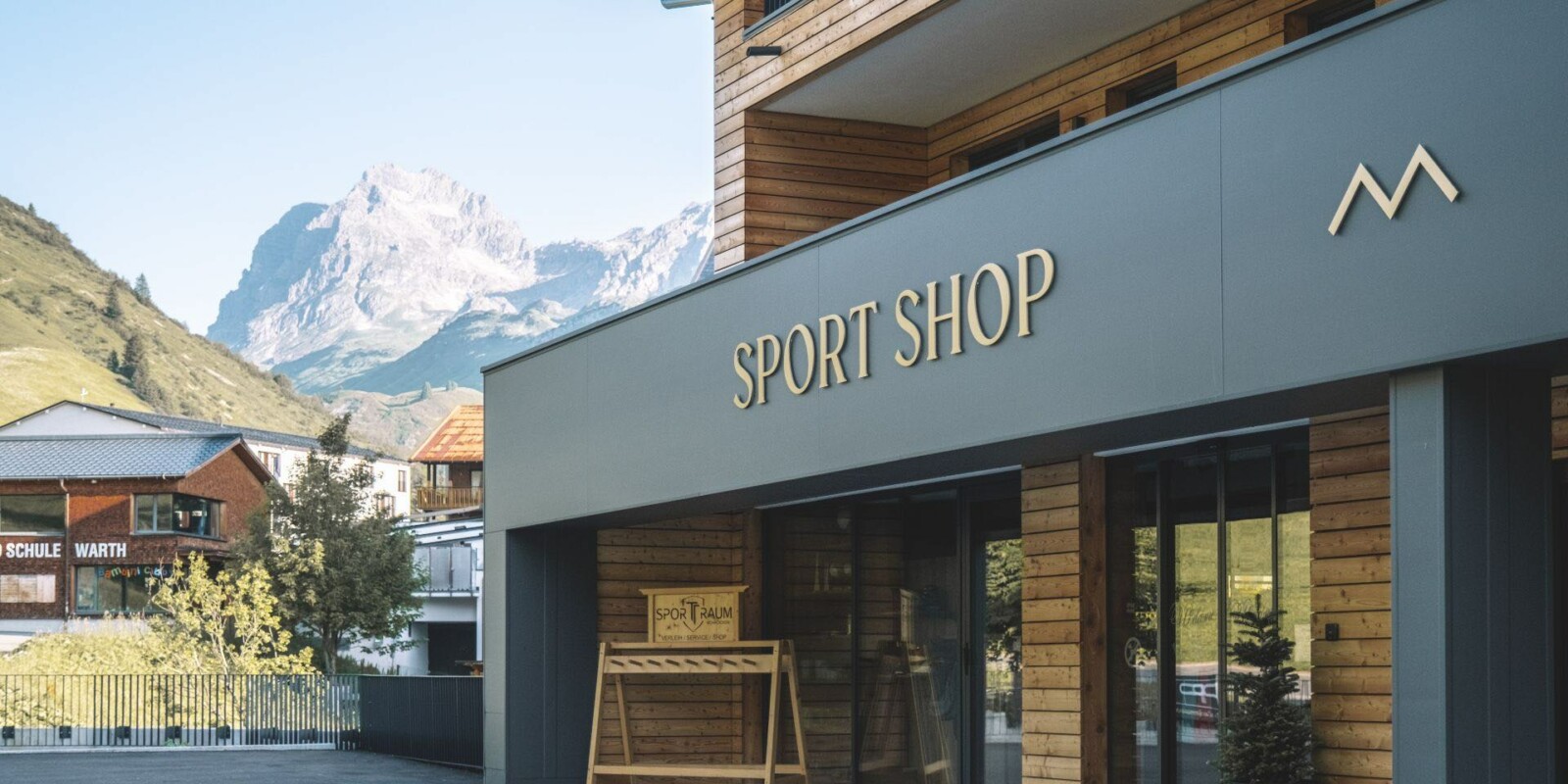 Sportshop der LV-Chalets in Warth am Arlberg in Österreich - Verleih von Skiern, Snowboards, Mountainbikes und Wanderausrüstung