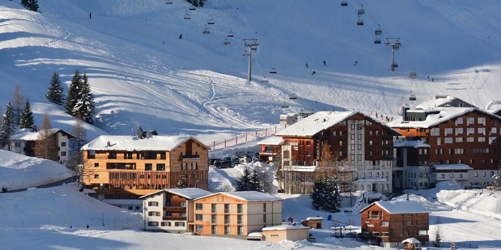 Hotels in Warth am Arlberg in Österreich - einzigartige Lage direkt im Skigebiet - 50 m zum Skilift