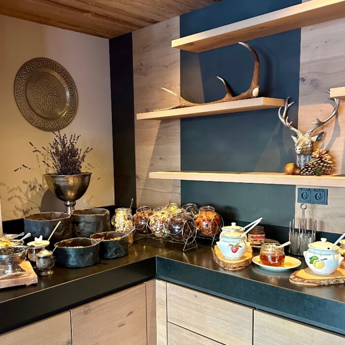 Frühstück im Hotelrestaurant in. Warth am Arlberg - traumhaft frühstücken