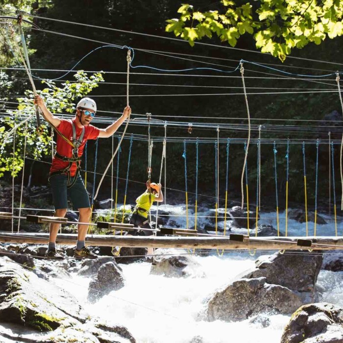 Abenteuerpark Warth Schröcken - einzigartig für den Familienurlaub im Sommer am Arlberg - Highliights - Hochseilgarten und 42 Seilparcours - Klettermöglichkeiten von 3 - 15 m
