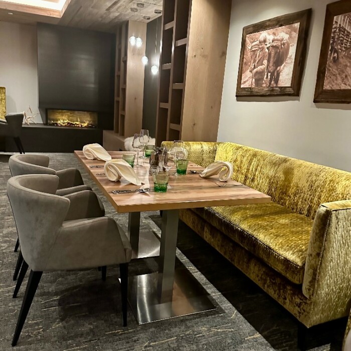 Golden Lounge am Arlberg - einzigartige Location auf 1.500 m - Relaxen und gemütliches Restaurant mit österreichischen Spezialitäten