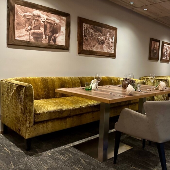 Lounge mit traumhaftem Blick im Restaurant Warth am Arlberg - einzigartige Lage