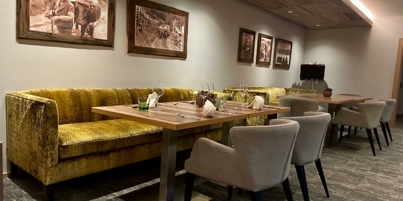 Golden Lounge am Arlberg - die schönste Lounge in den Bergen zum Relaxen und Essen - einzigartig am Arlberg