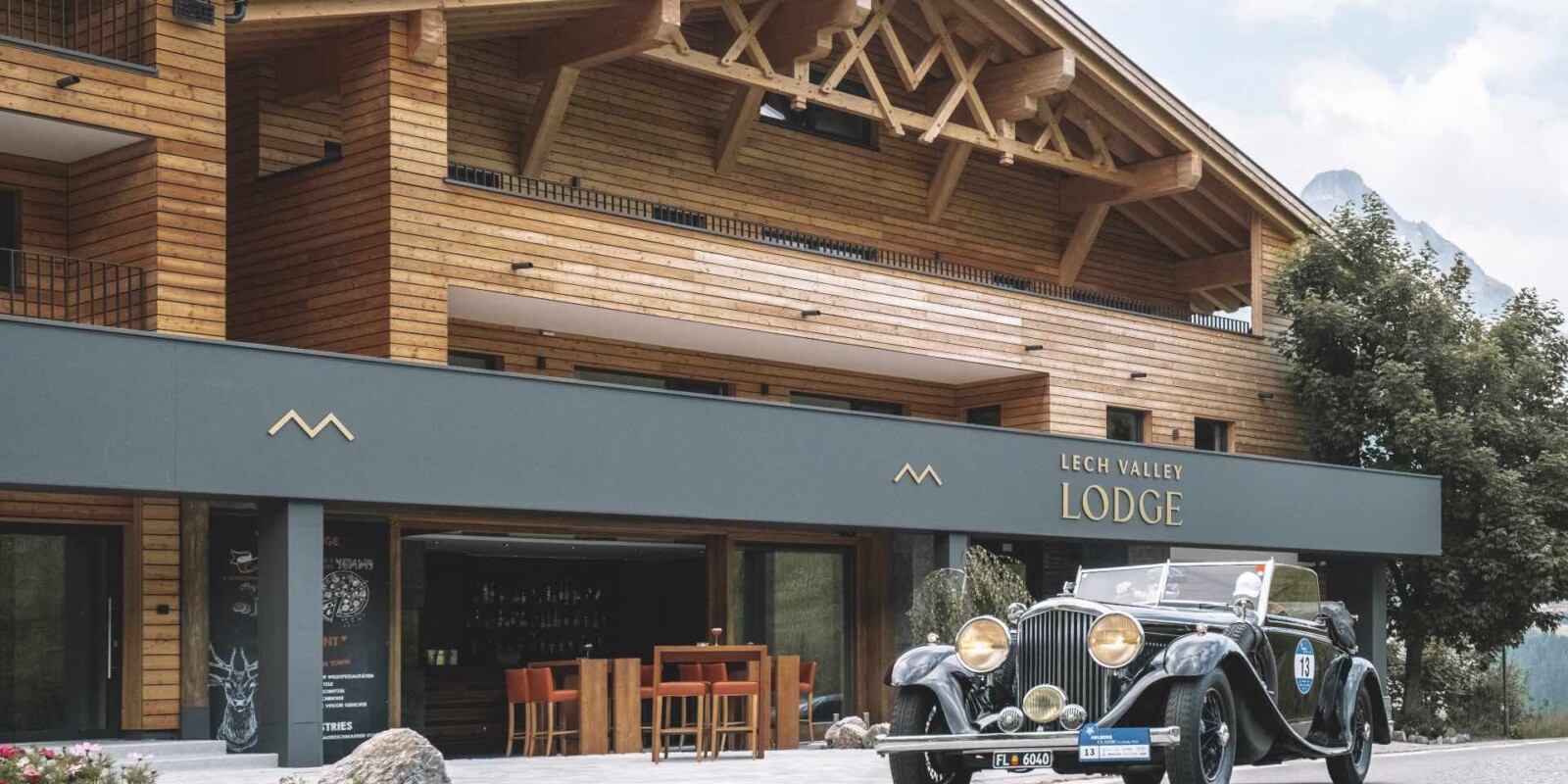 Chalet Urlaub in Österreich – Cabrio Tour in die Berge – übernachten in den schönsten Chalets am Arlberg