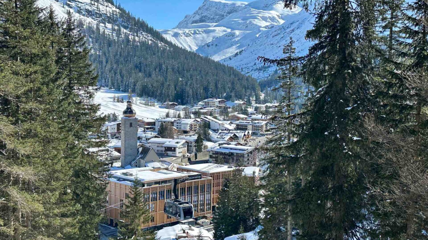 Lech am Arlberg in Österreich - traumhafte Skipisten - hoher Freizeitwert - neue Skilifte