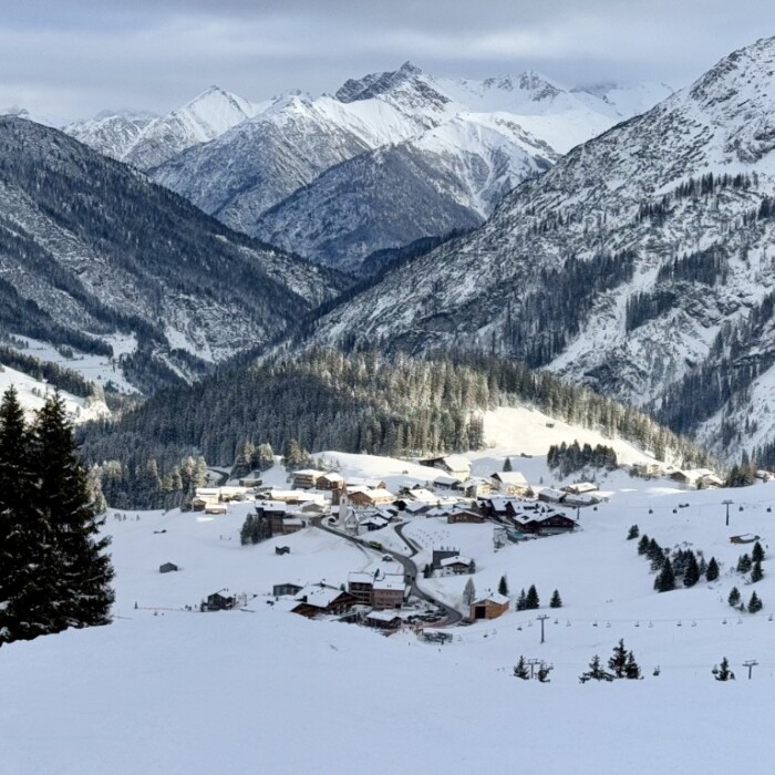 Warth am Arlberg in Österreich - das schönste Skigebiet am Arlberg - Hotels direkt am Skilift