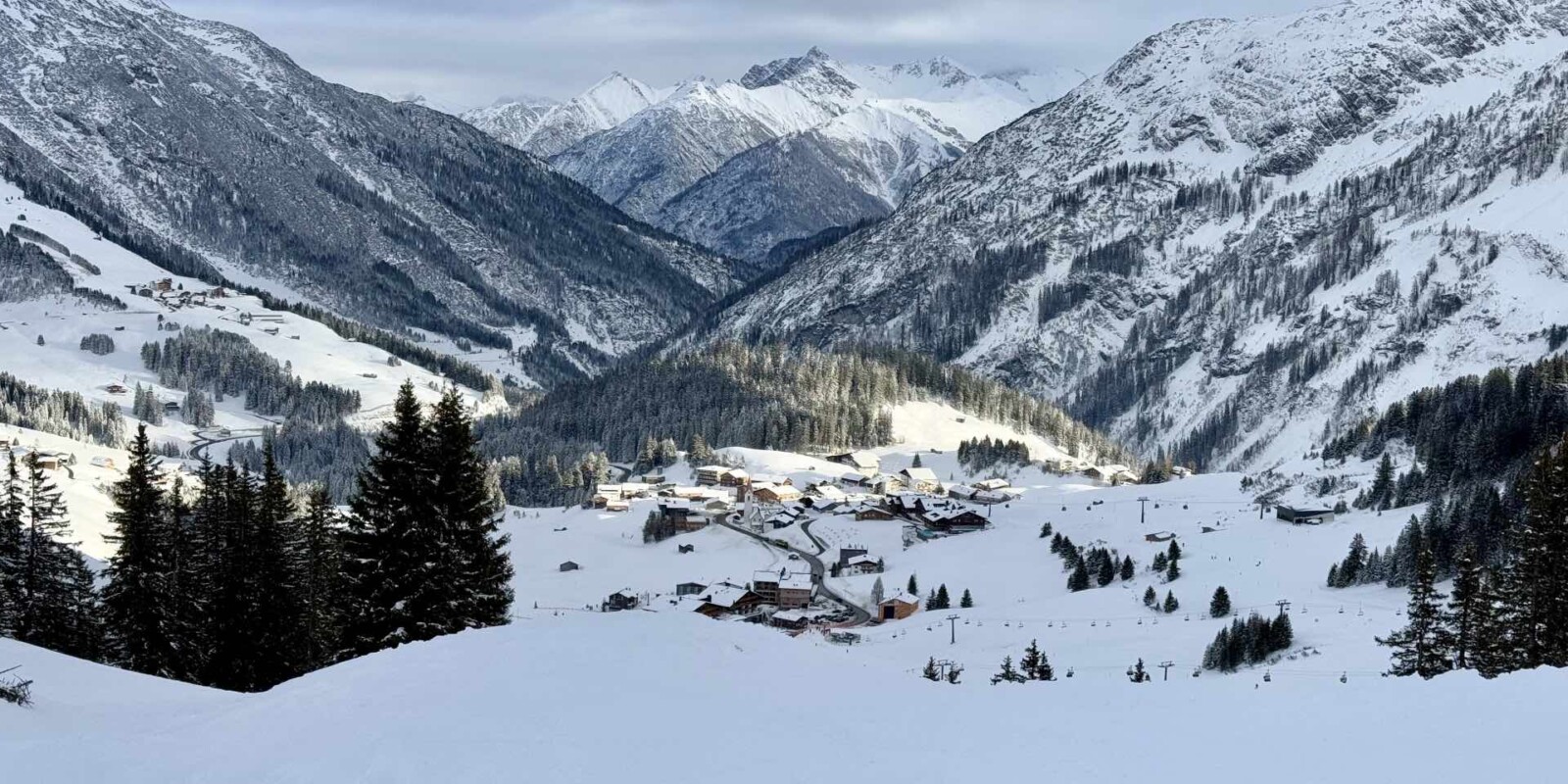 Warth am Arlberg in Österreich - das schönste und schneesichere Skigebiet