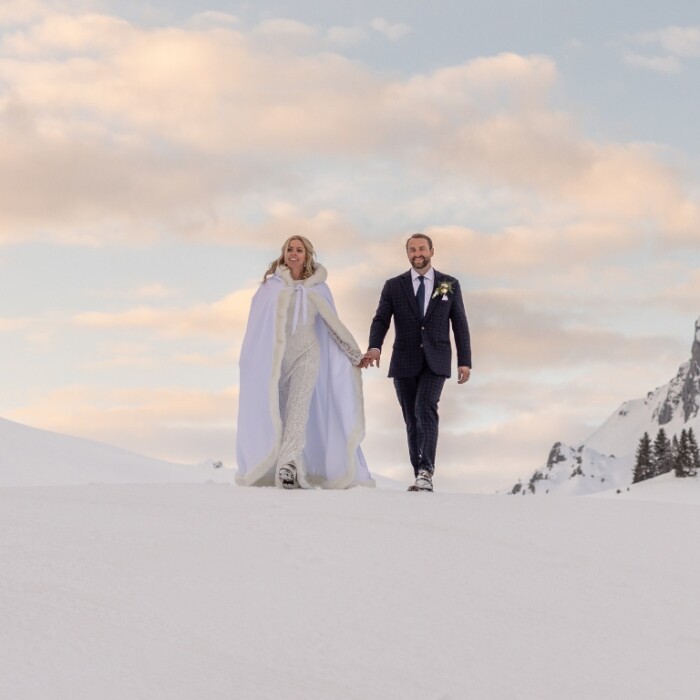 Hochzeitslocation Arlberg - Hochzeit feiern in den Bergen am Arlberg – Brautpaar im Skigebiet Ski Arlberg in Österreich